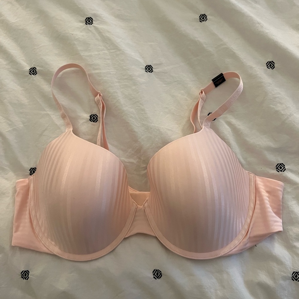 BRAND NEW with tags: 40C Victoria’s Secret pink bra